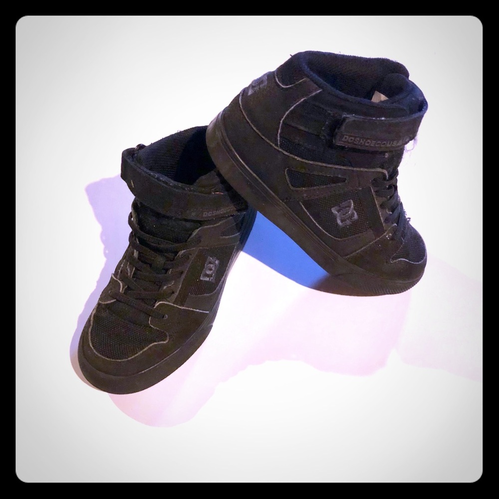 Boys DC black sneakers